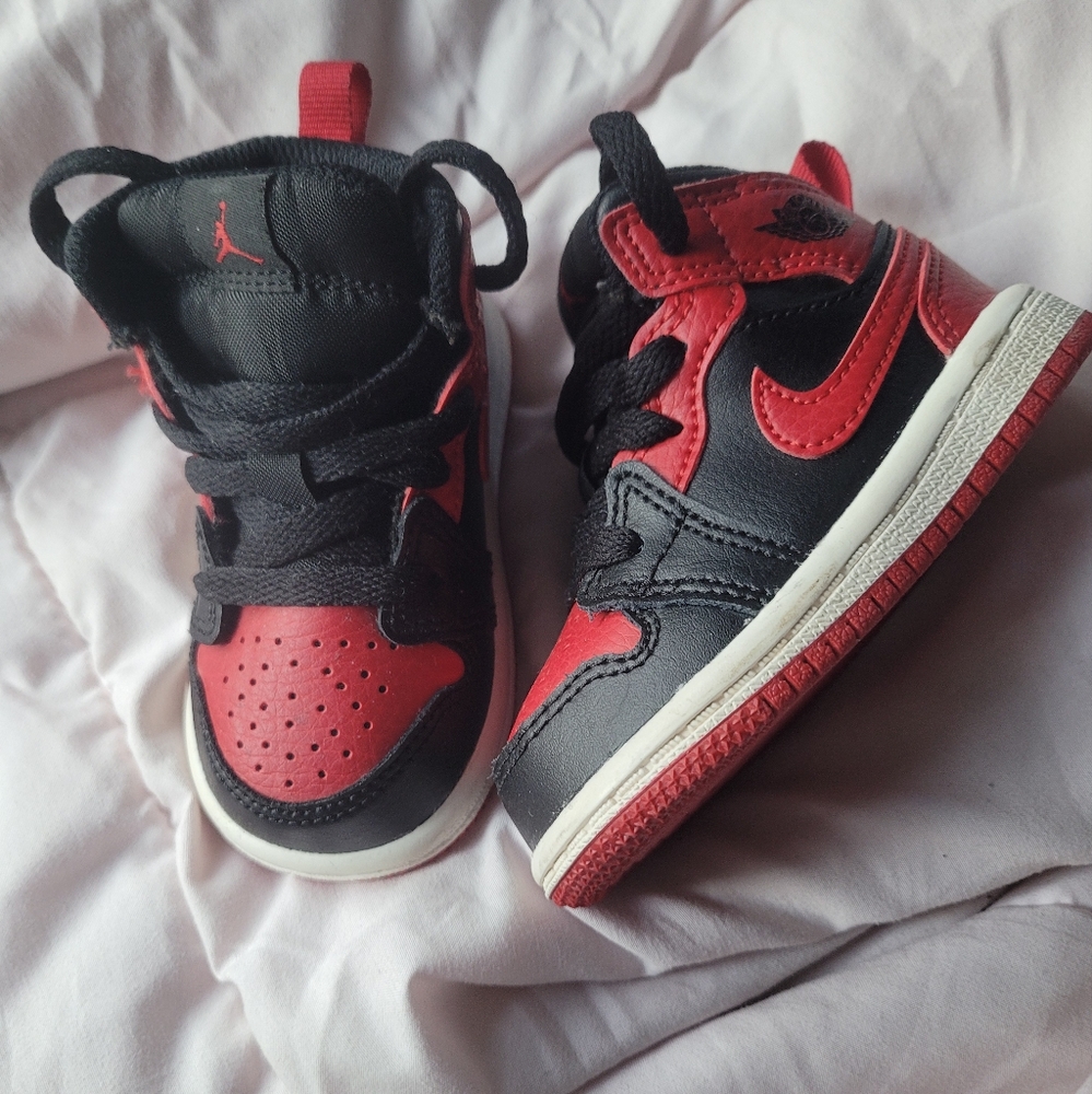 Baby Jordan Bred 1s Black and Red size 4c
